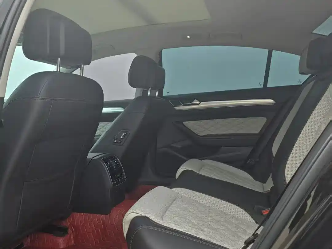 Volkswagen Magotan 2023 Model 2 Million Commemorative Edition 380TSI DSG Flagship фото 9