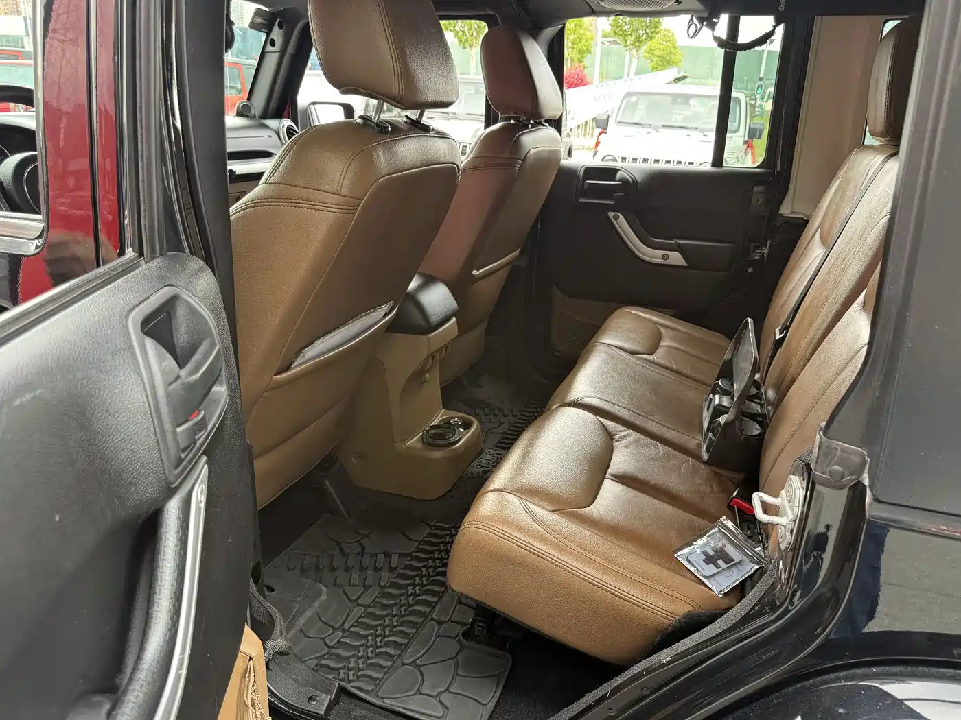 Фото 8 - Jeep Wrangler