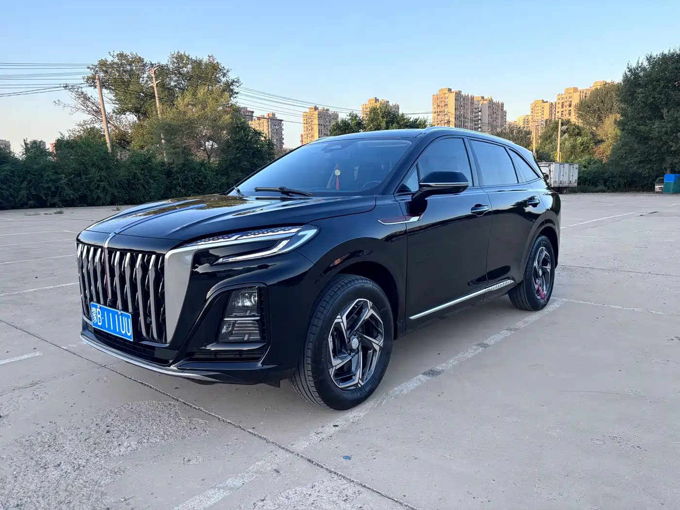 Hongqi HS3