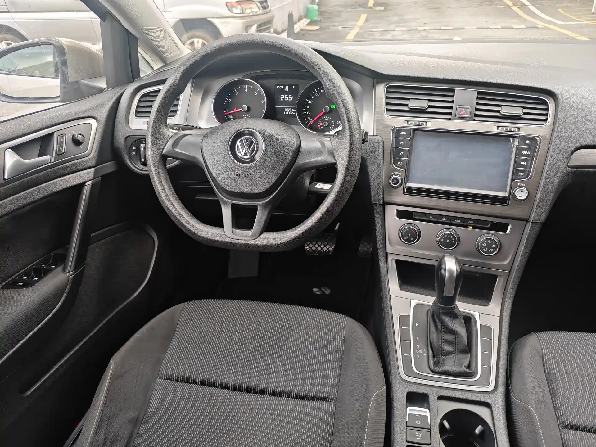 Photo 10 - Volkswagen Golf