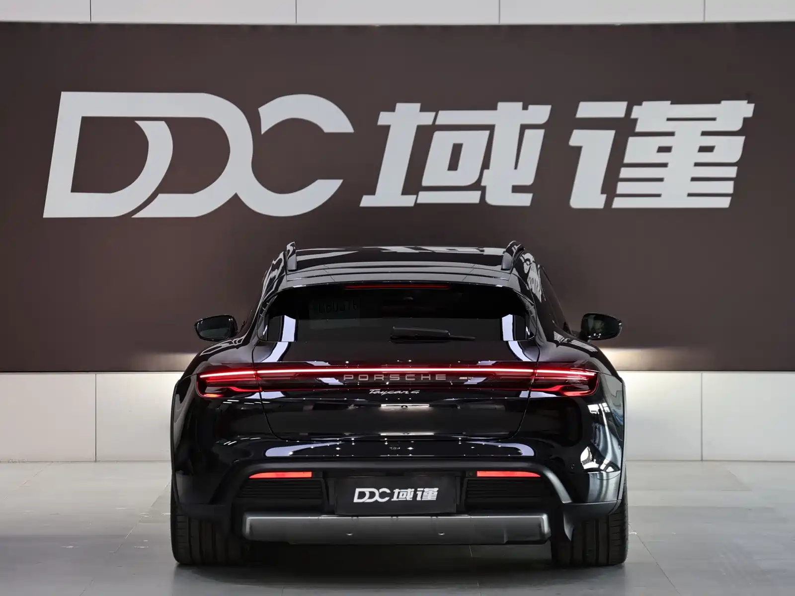 Фото 4 - Porsche Taycan
