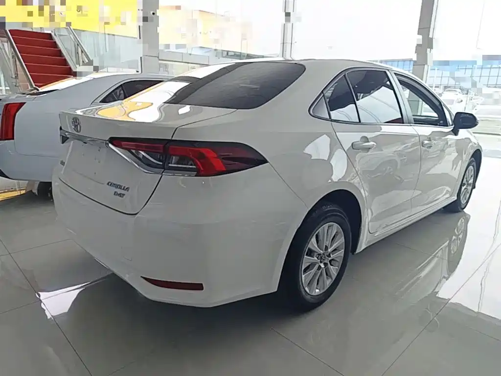 Toyota Corolla 2019 1.2T S-CVT GL-i Elite Edition фото 7