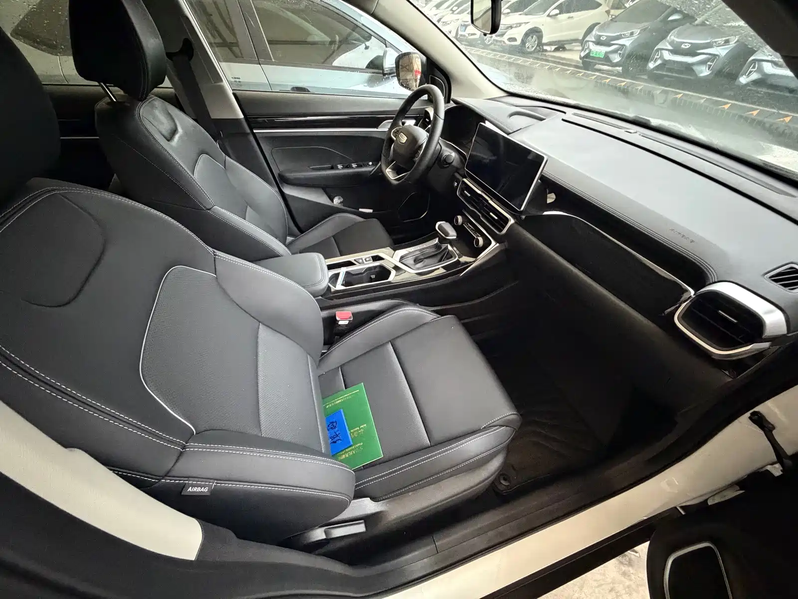 Фото 6 - Geely Coolray