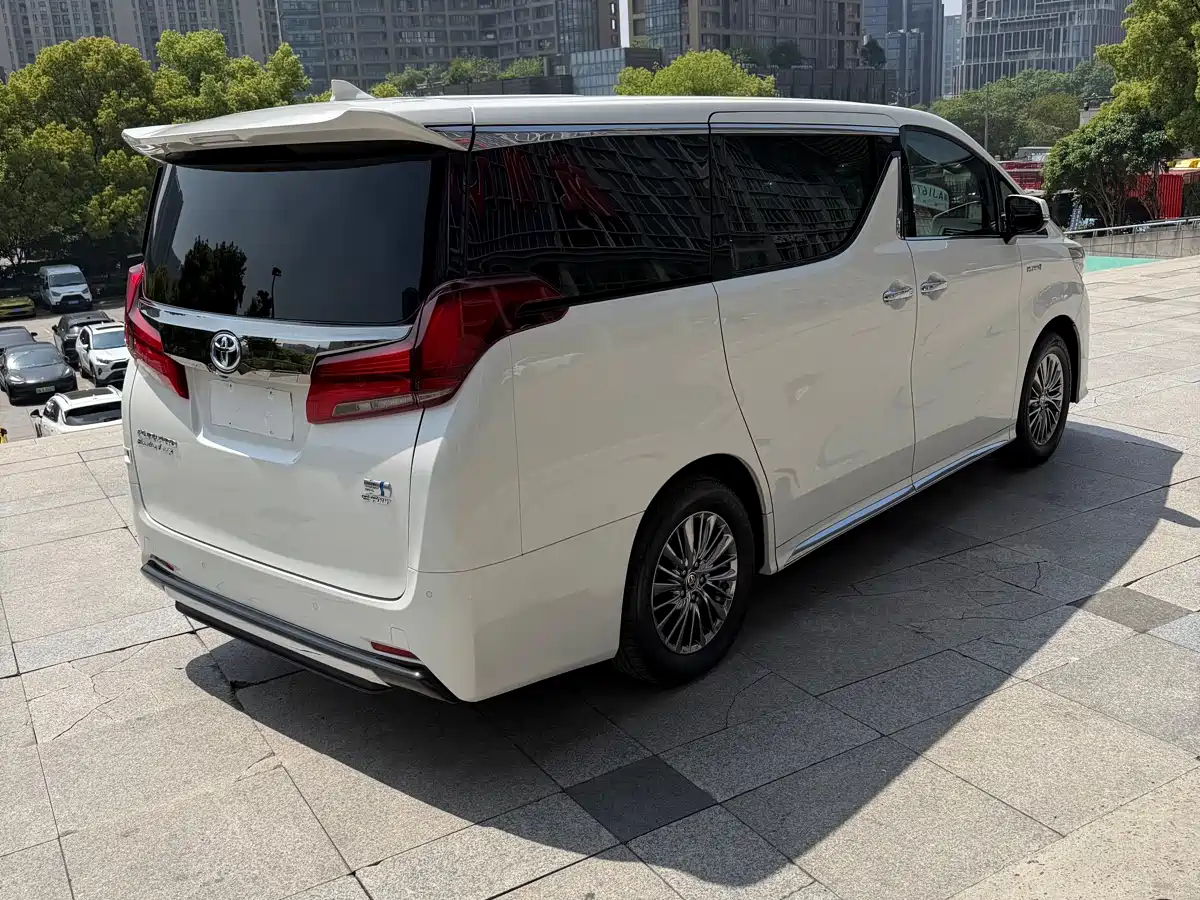 Toyota Alphard 2023 Dual Hybrid 2.5L Ultimate Gold Edition фото 7