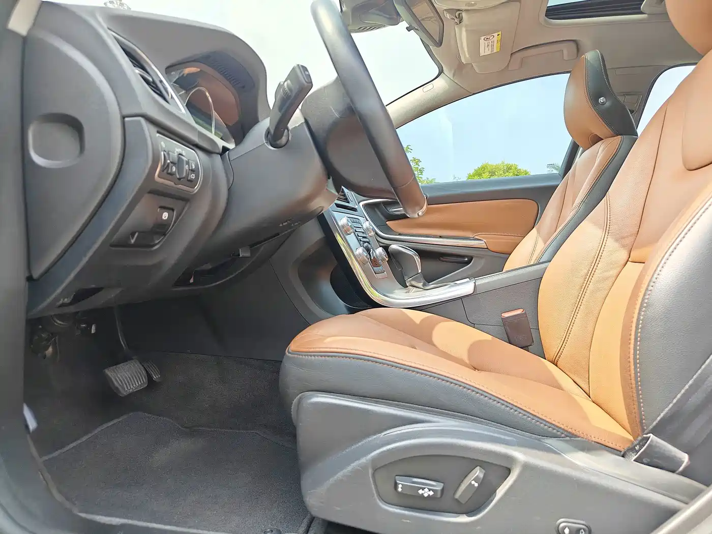 Фото 14 - Volvo S60