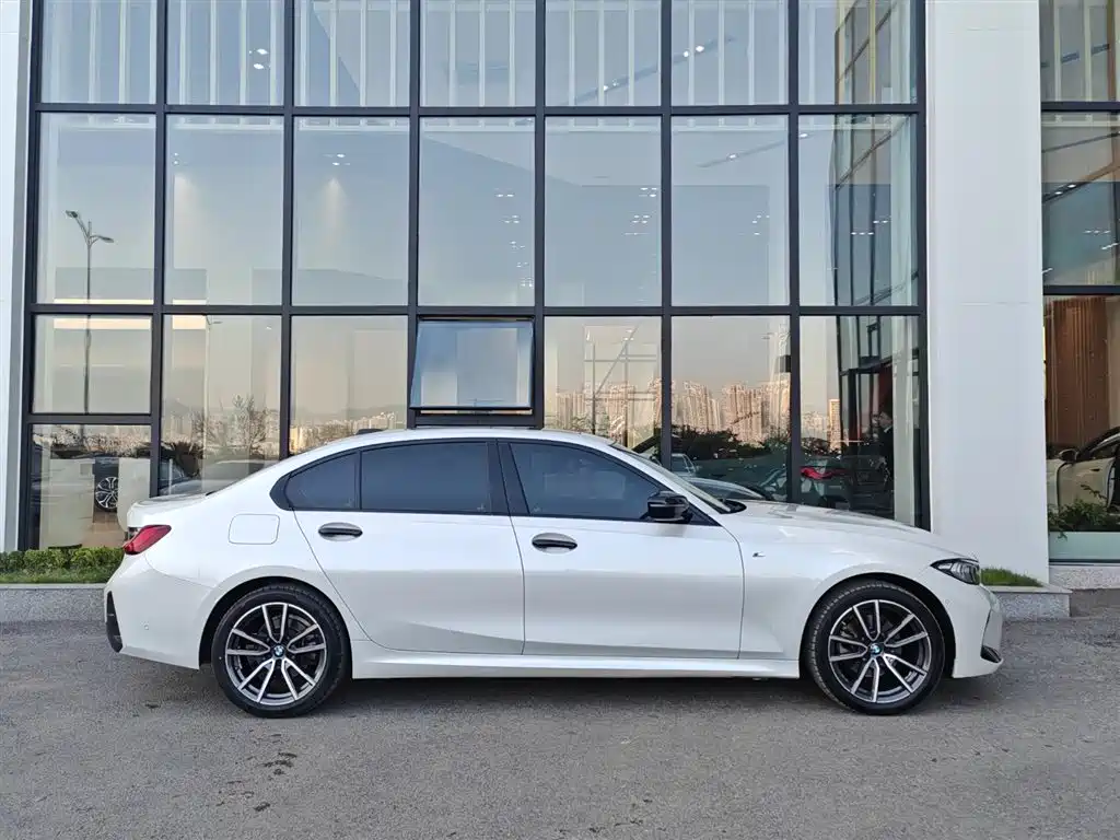 BMW 3 Series 2024 325Li M Sport Package фото 7
