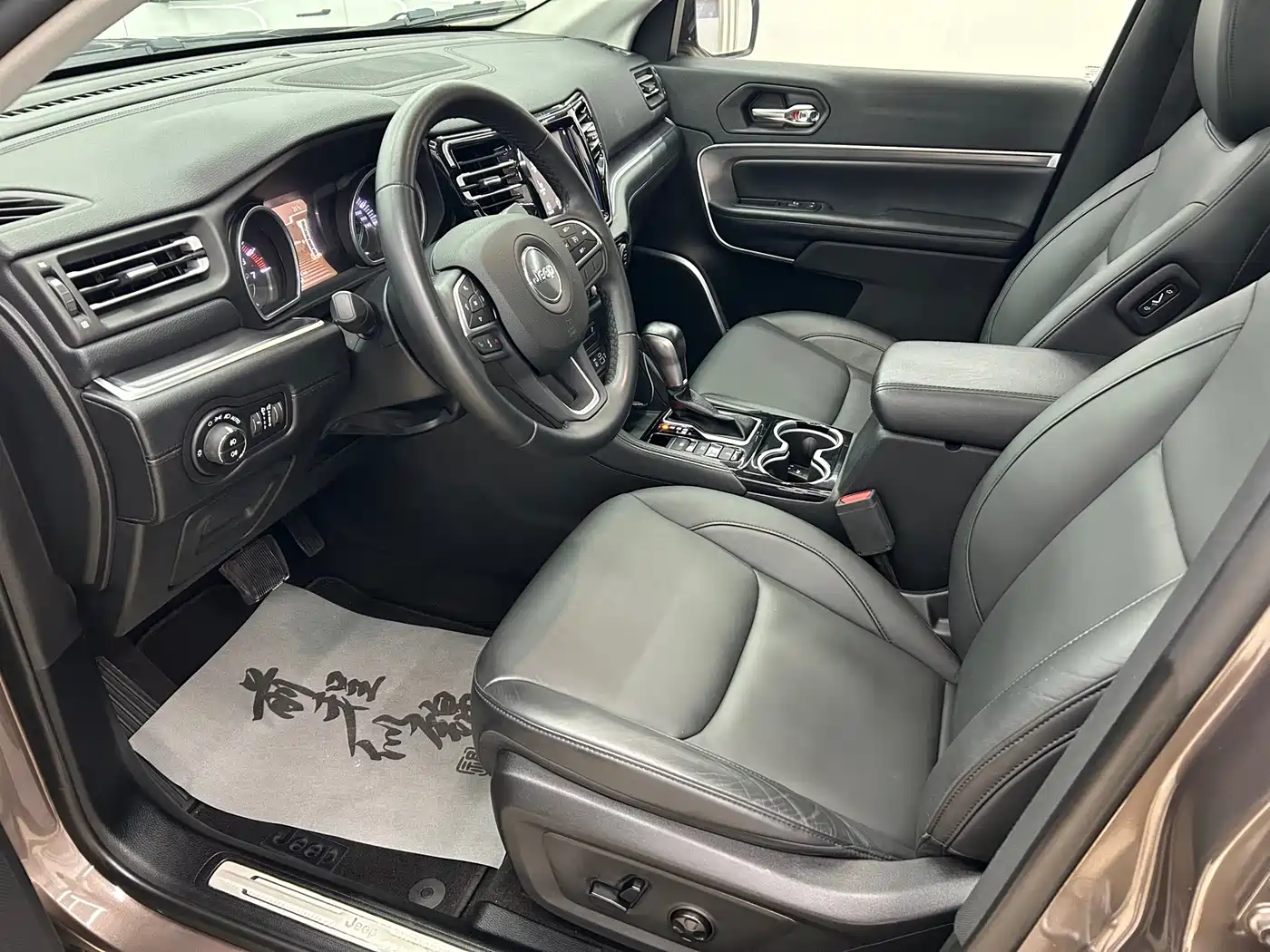 Jeep Grand Commander 2019 2018 2.0T 4WD Joy Edition (China VI)