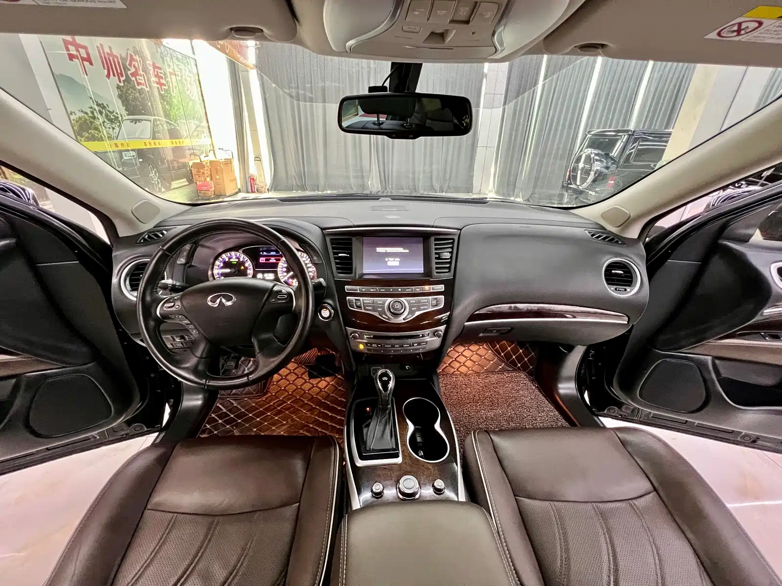 Photo 16 - Infiniti QX60 (Import)
