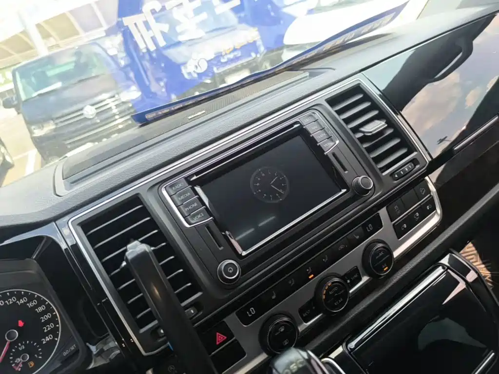 Volkswagen Multivan 2018 2018 2.0TSI 4WD Premium Edition 7-Seater