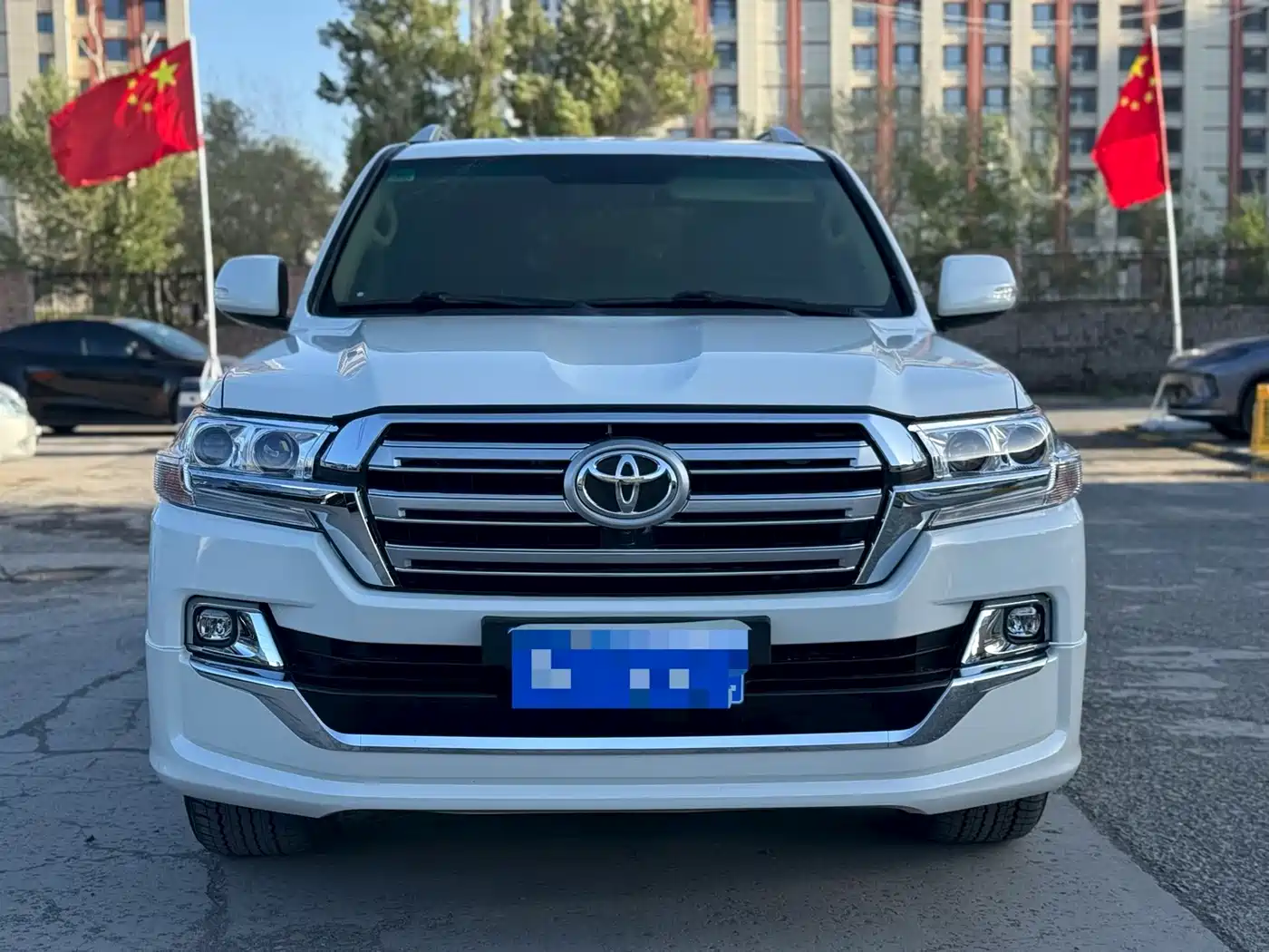 Toyota Land Cruiser (Import) 2015 4.0L V6 Middle East Low Configuration Edition фото 2