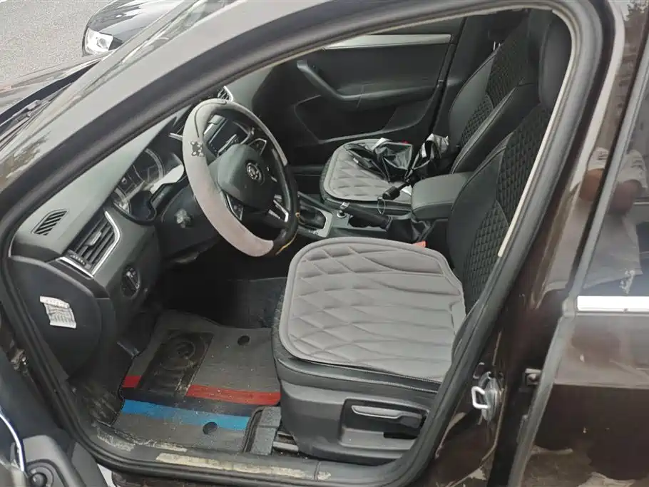 Škoda Octavia 2018 TSI280 DSG Luxury Edition фото 9