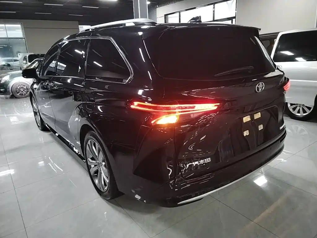 Toyota Sienna 2025 2024 2.5L Hybrid Supreme Edition
