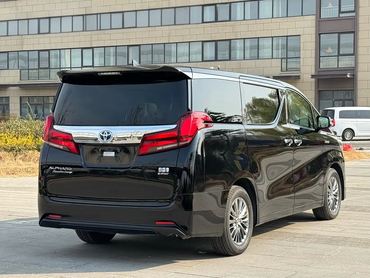 Toyota Alphard 2020 Hybrid 2.5L Premium Edition фото 16