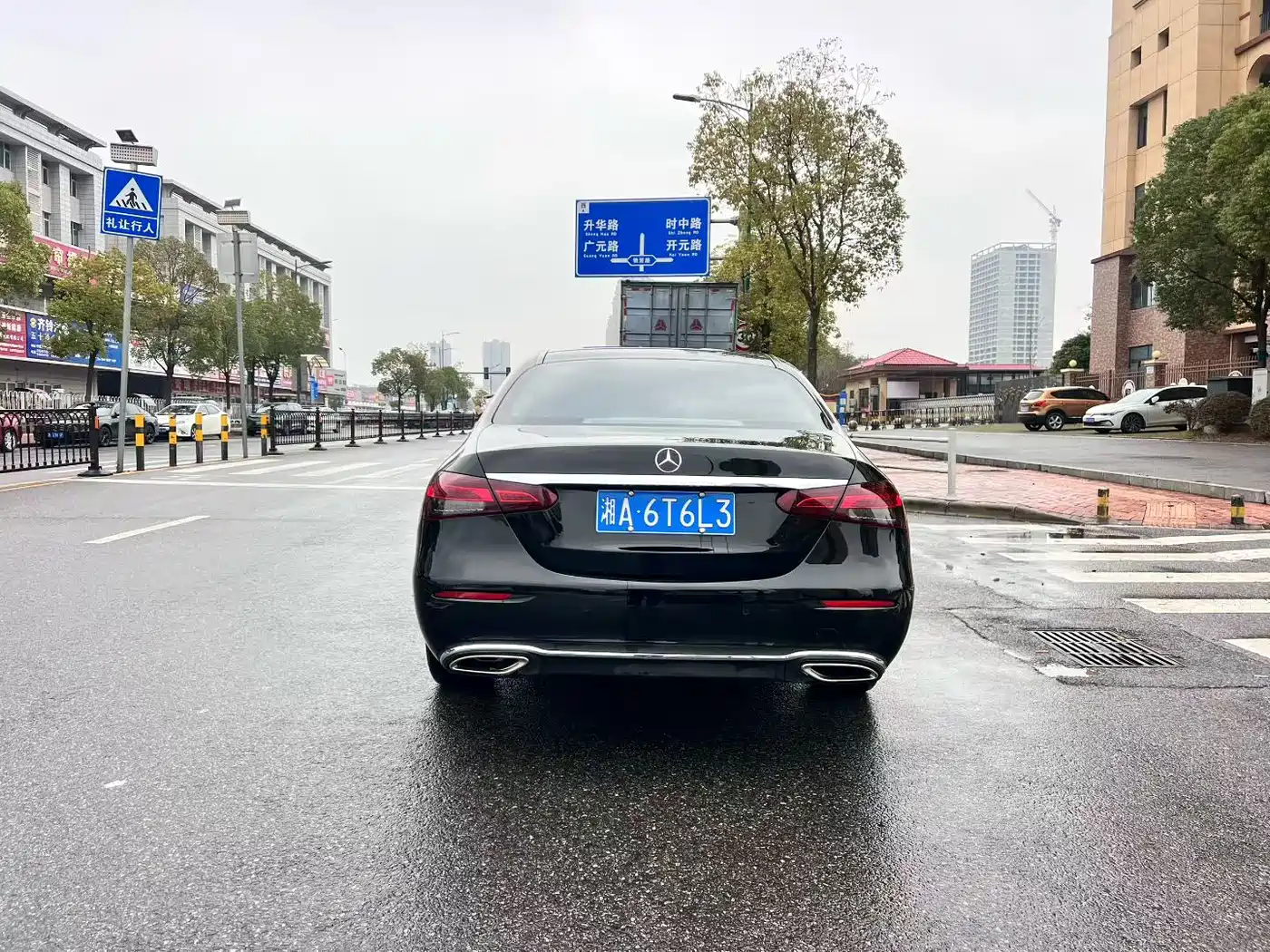 MERCEDES-BENZ E CLASS