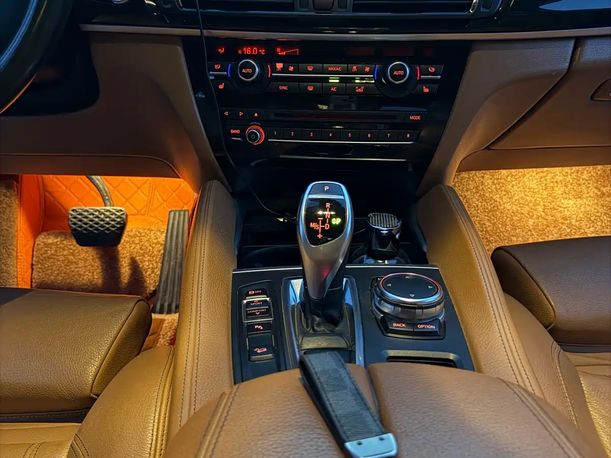 Фото 17 - BMW X6