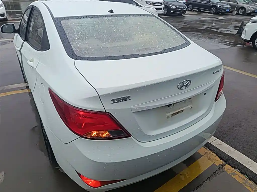 Hyundai Verna 2014 1.4L Manual Smart GLS фото 6