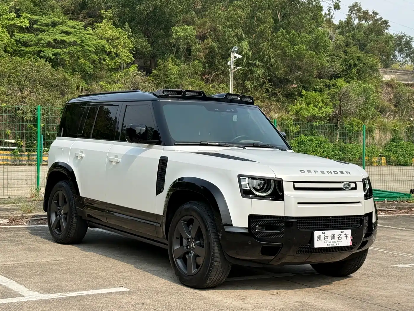 Land Rover Defender 2025 110 3.0T P400 -Dynamic HSE фото 3
