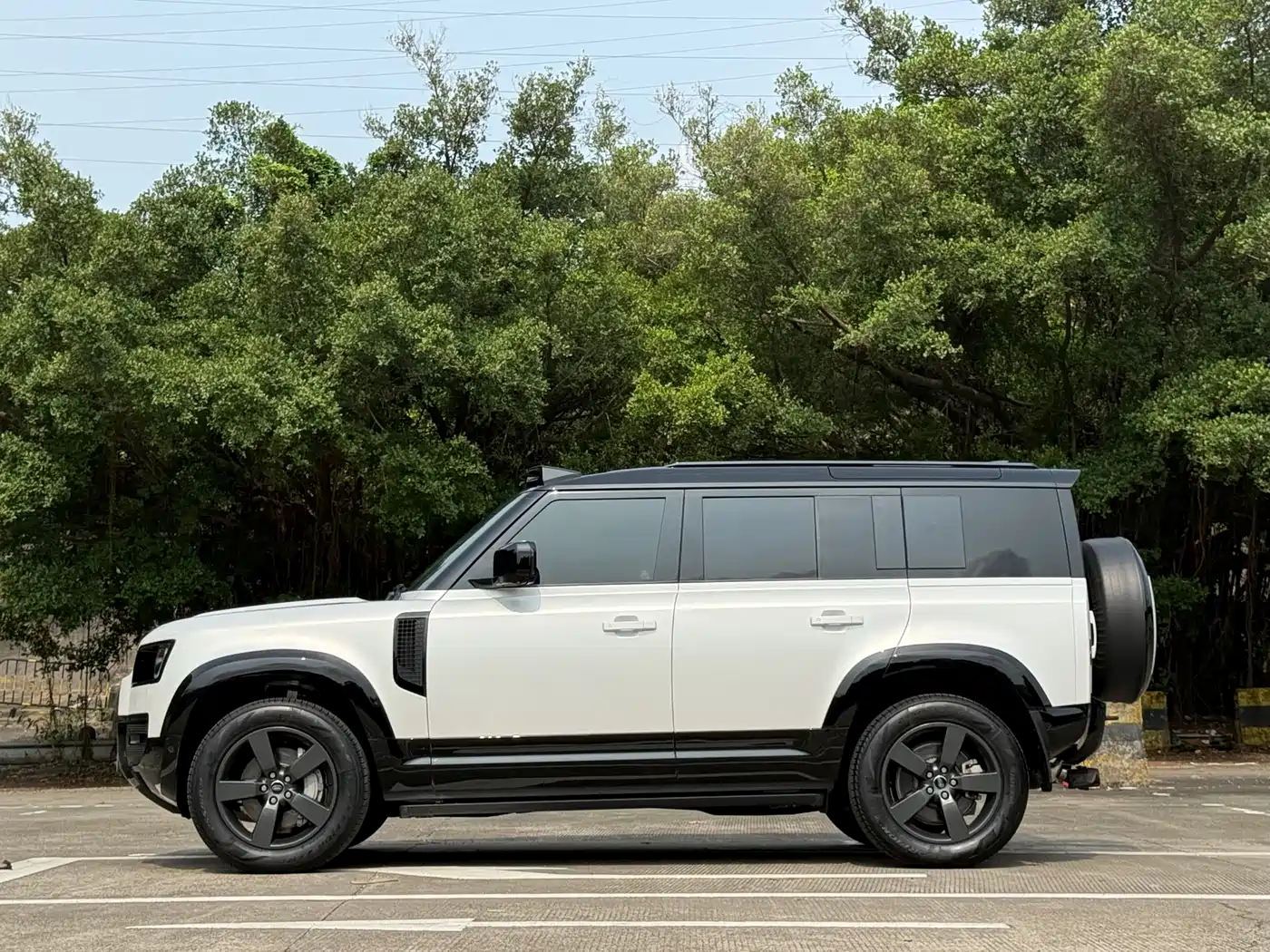 Land Rover Defender 2025 110 3.0T P400 -Dynamic HSE фото 15