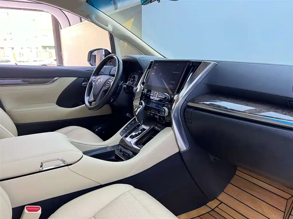 Toyota Alphard 2021 Hybrid 2.5L Premium 17