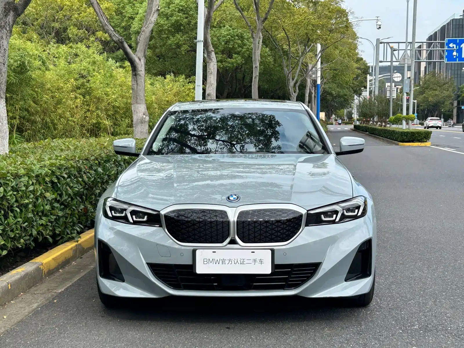 Photo 2 - BMW i3