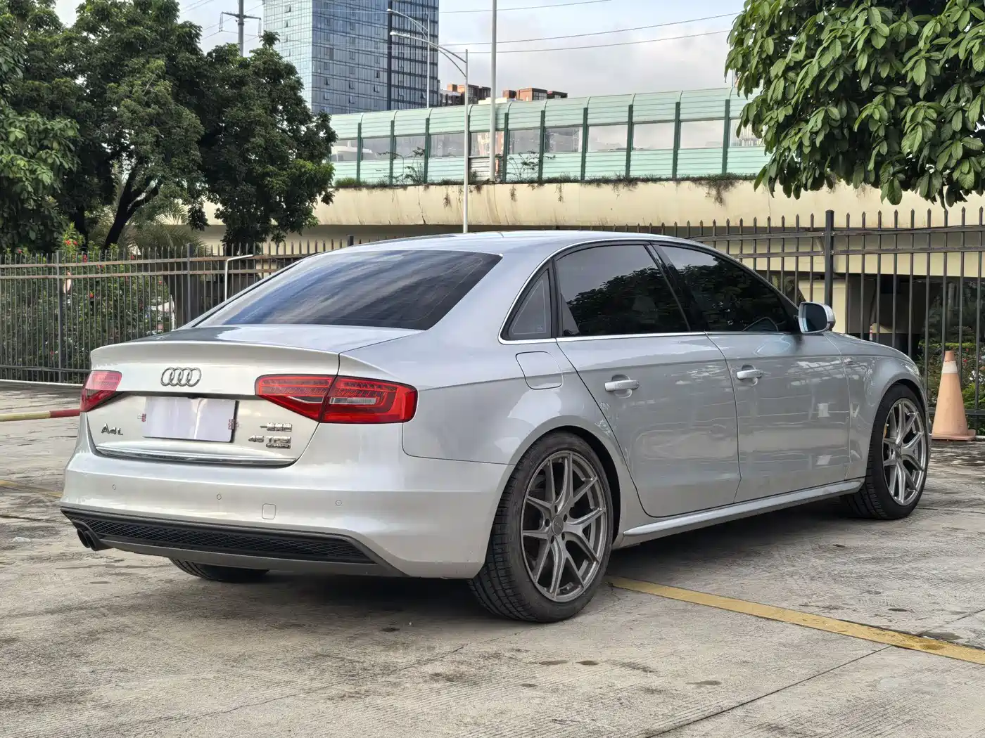 Audi A4L 2015 45 TFSI quattro Individual Sport фото 7