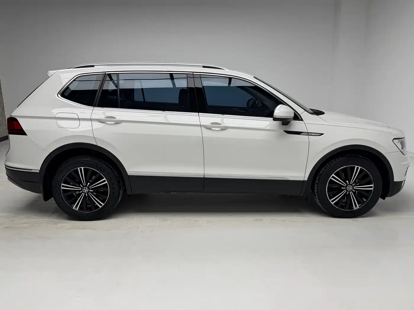 Volkswagen Tiguan L 2021 330TSI Automatic 2WD Smart фото 7