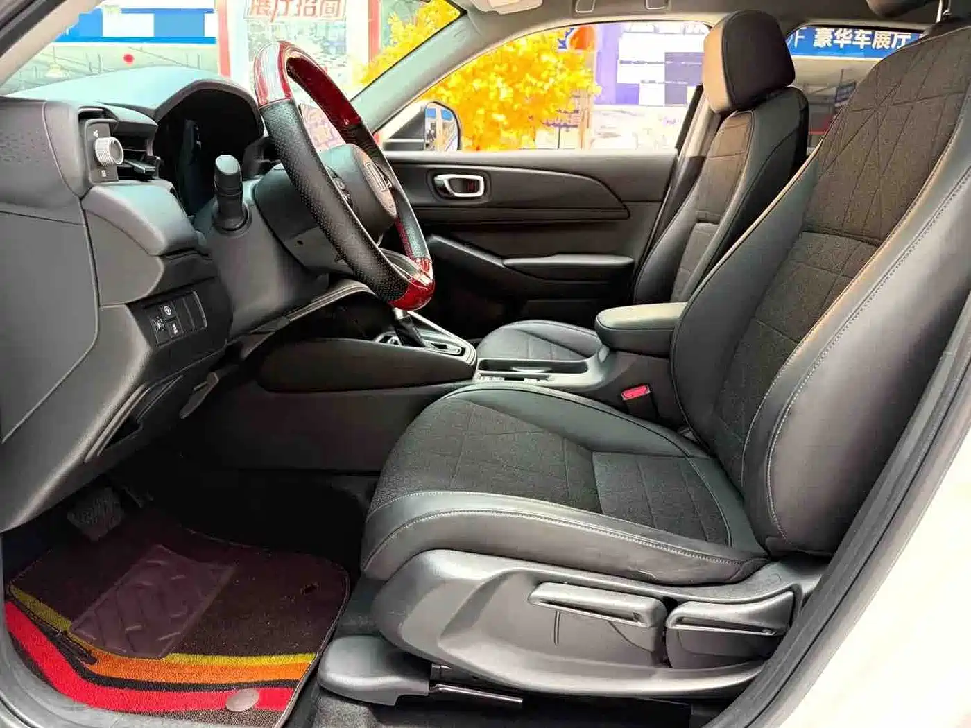 Photo 5 - Honda Vezel