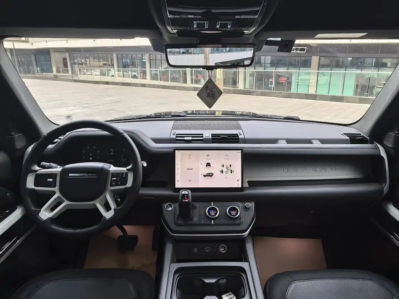 Land Rover Defender 2023 Model 90 2.0T P300 X-DYNAMIC HSE фото 5