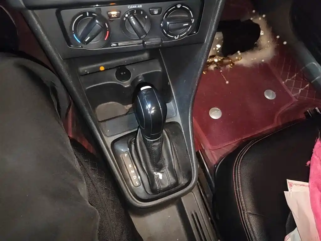 Volkswagen Santana 2015 1.6L Automatic Trend Edition фото 14
