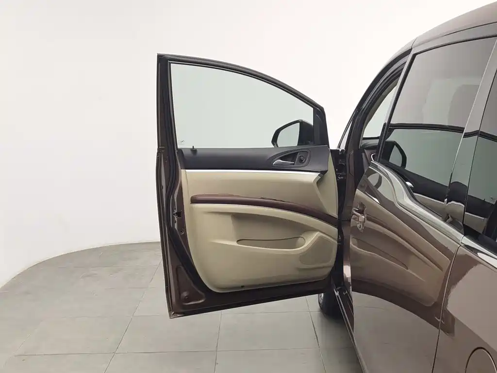 Фото 8 - Buick GL8
