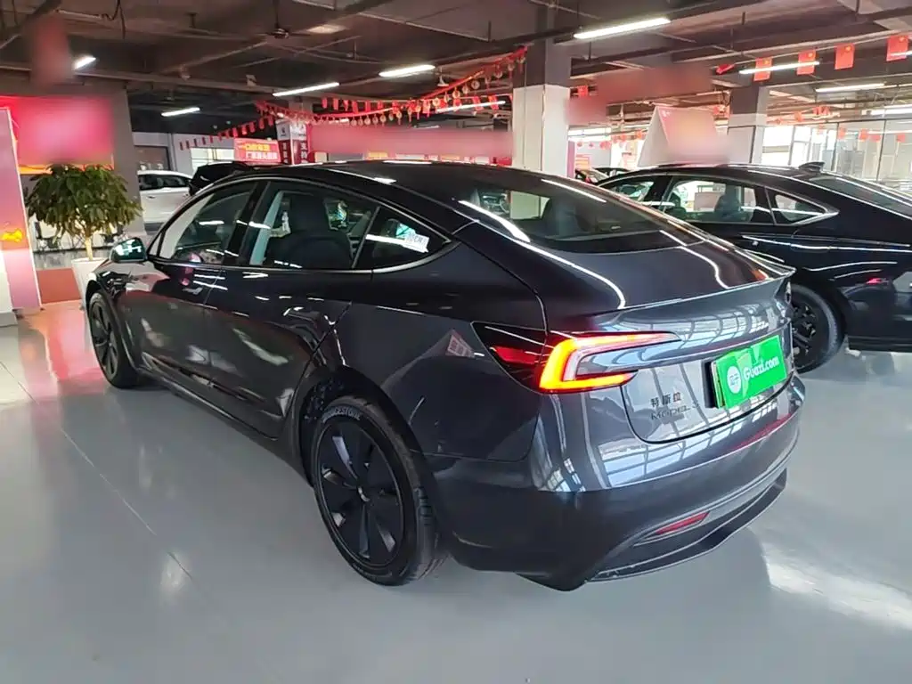Фото 5 - Tesla Model 3