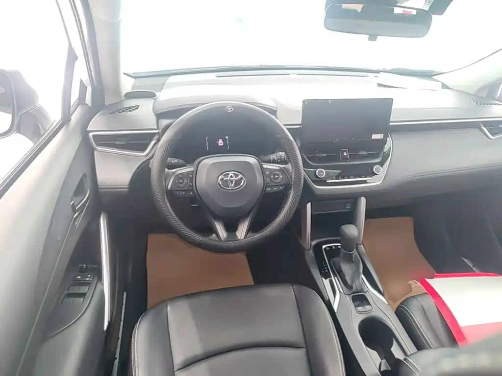 Фото 17 - Toyota Corolla Cross