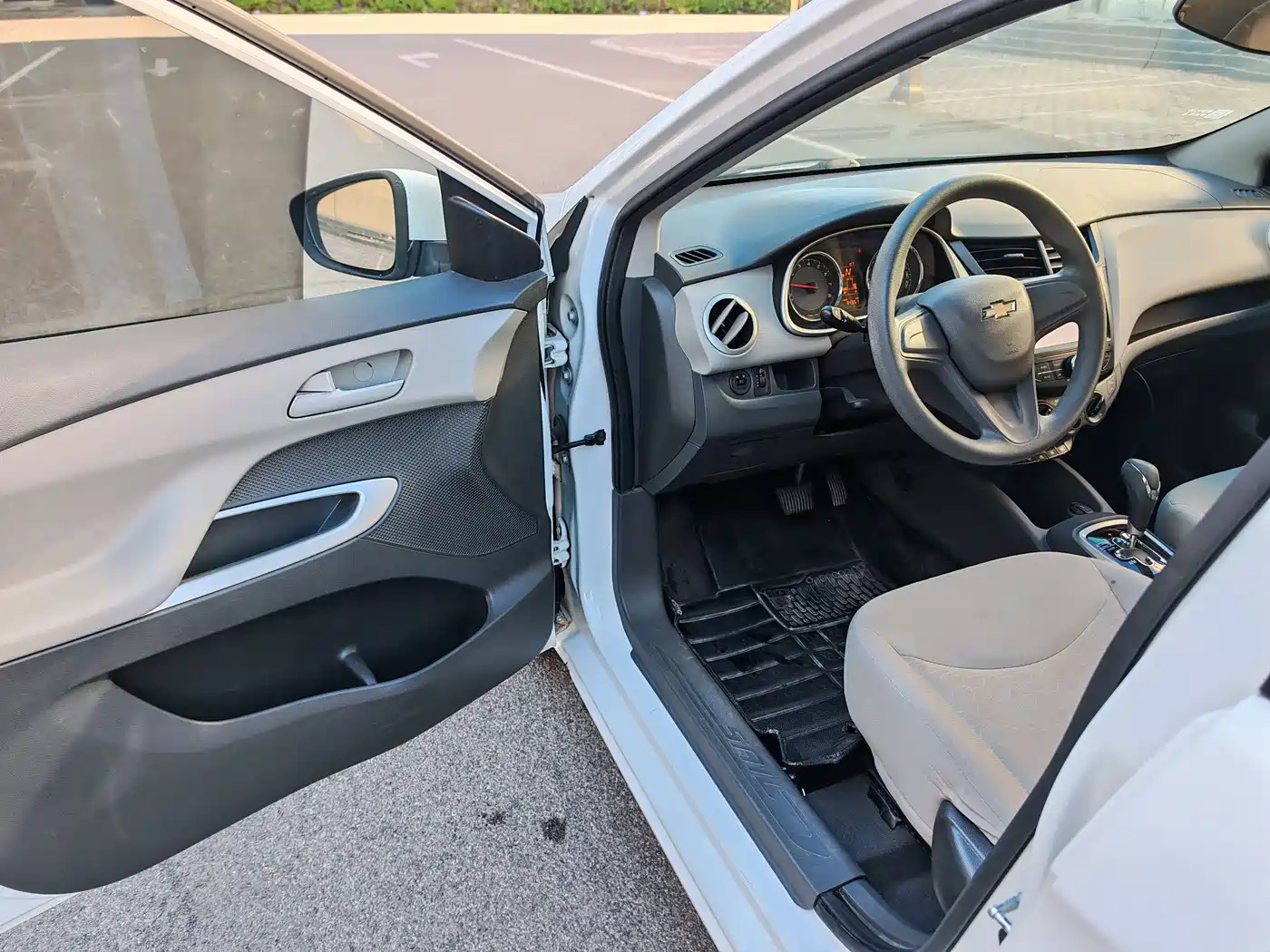Chevrolet Sail 2015 Sail 3 1.3L AMT Ideal Edition фото 8