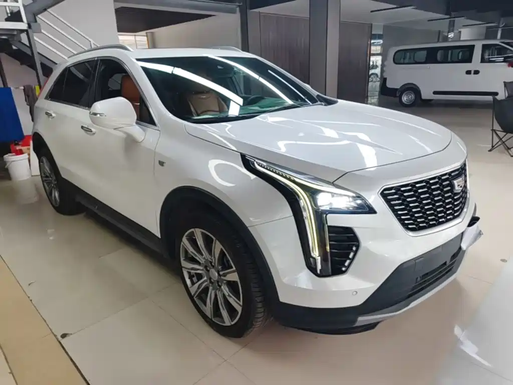 Cadillac XT4 2018 2018 28T AWD Platinum Edition