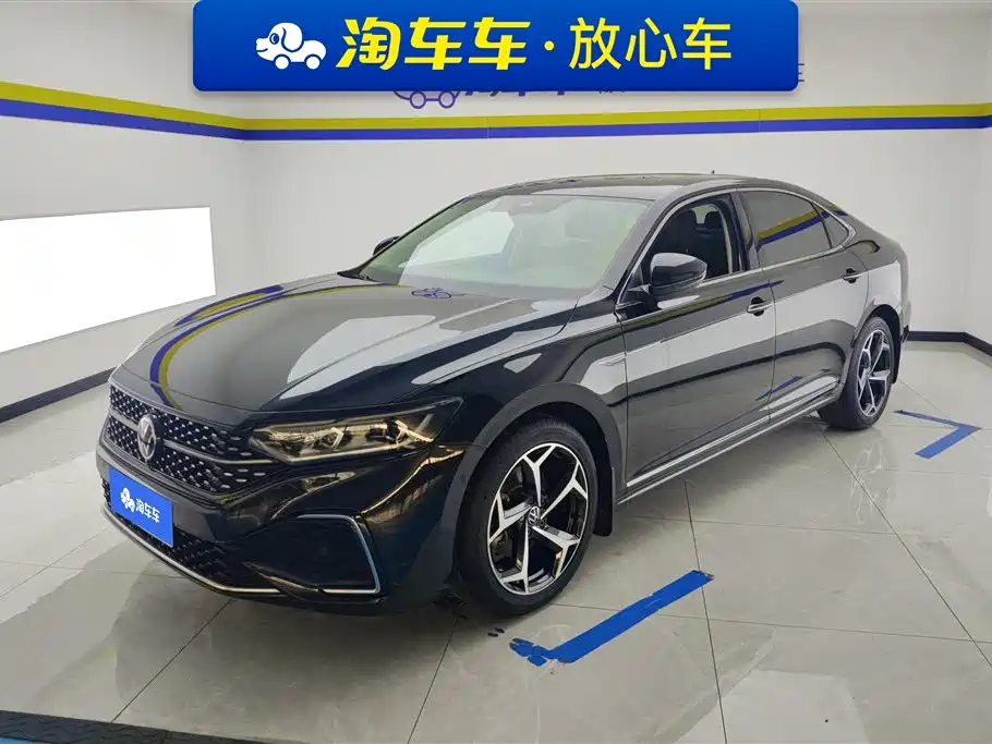 Volkswagen Passat 2023 Facelift 330TSI Starlight Luxury Edition