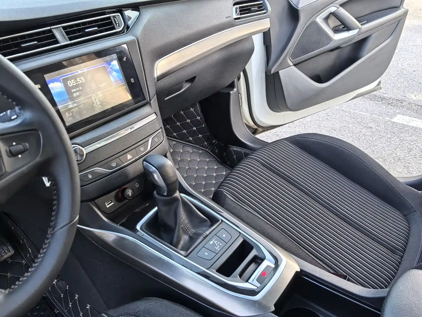 Peugeot 408 2014 1.8L Automatic Luxury Edition фото 17