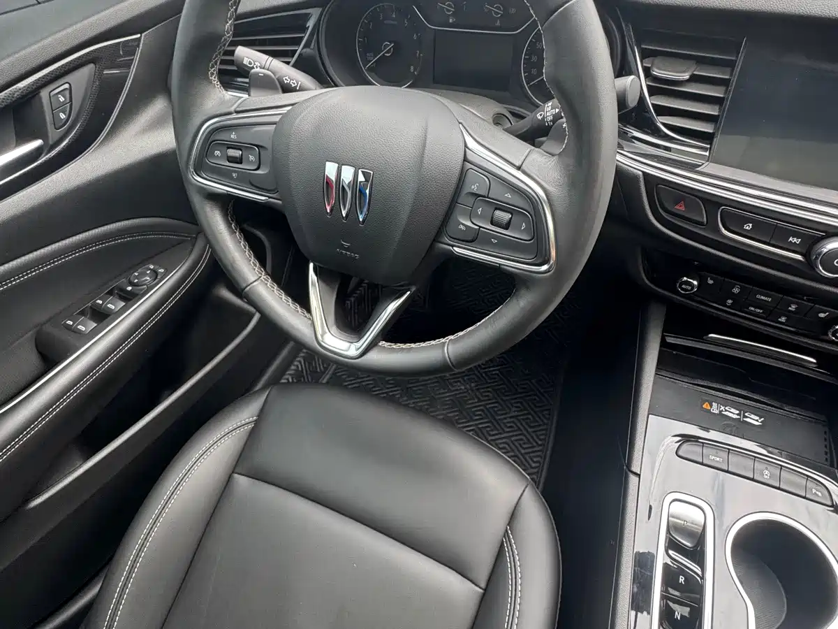 Photo 9 - Buick Regal