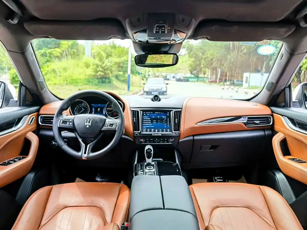 Фото 8 - Maserati Levante