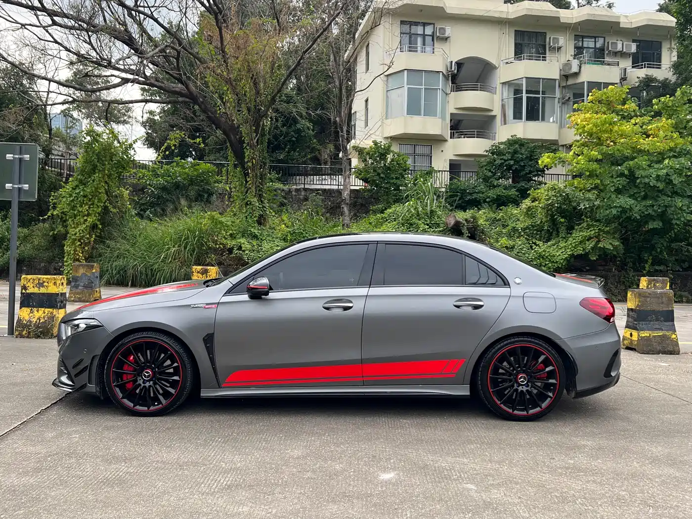 Mercedes-Benz A-Class AMG 2022 Model AMG A 35 L 4MATIC Blazing Night Special Edition фото 14