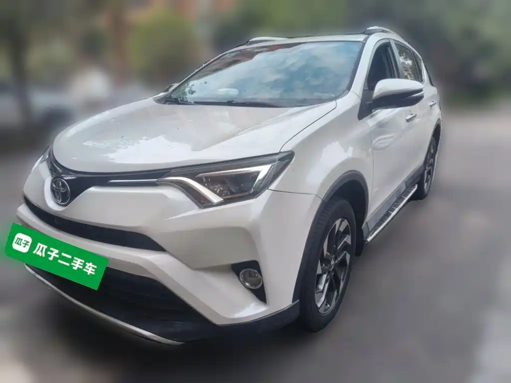 Фото 1 - Toyota RAV4