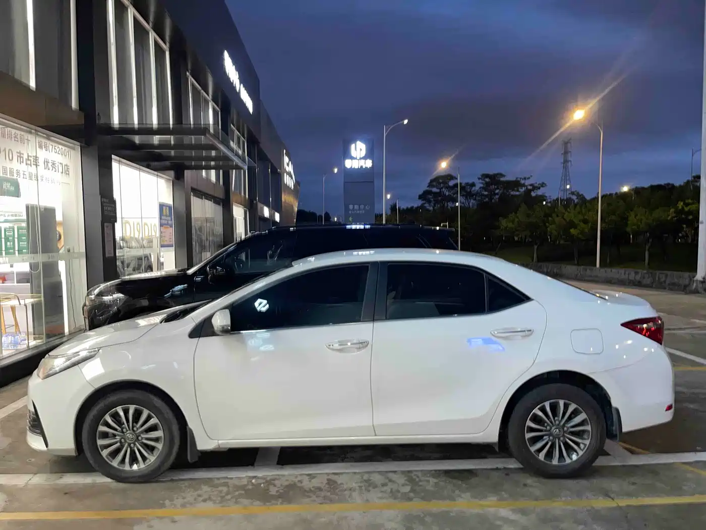 Toyota Corolla 2017 Facelift 1.2T S-CVT GL фото 3