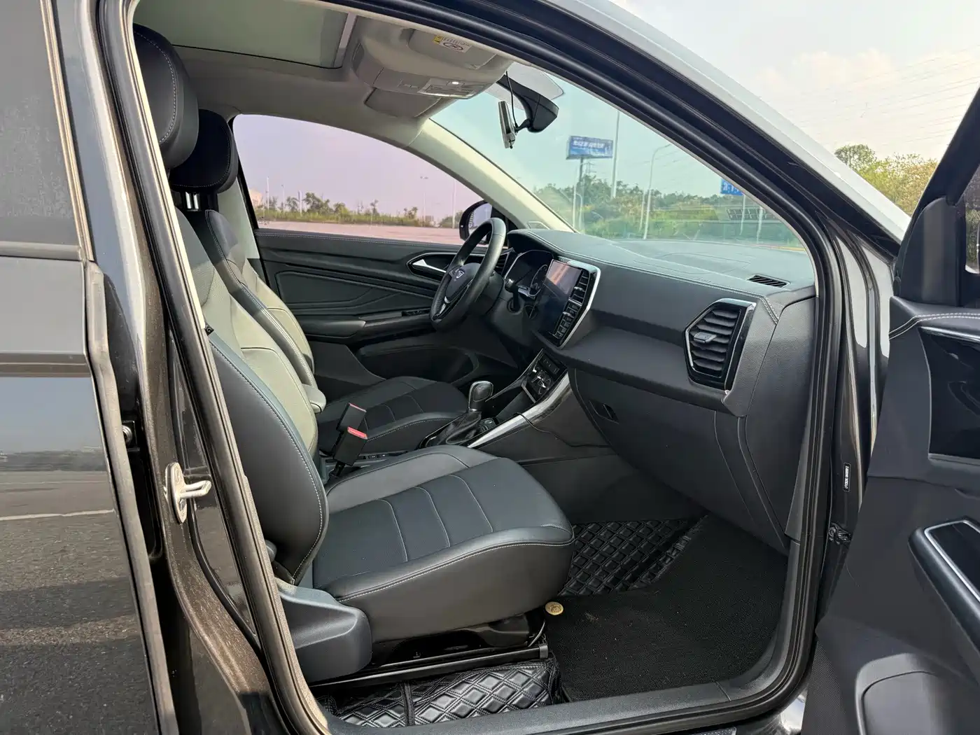Photo 12 - Jetta VS7