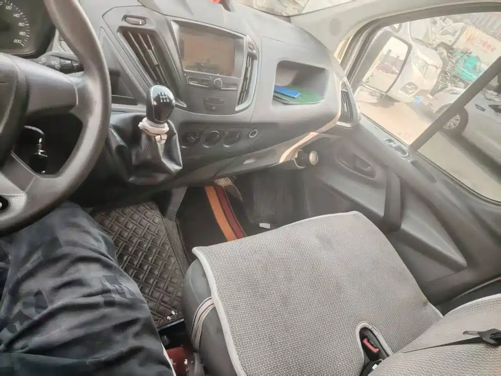 Photo 4 - Ford Transit