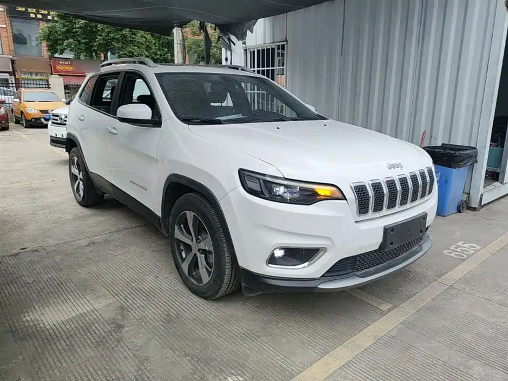 Фото 4 - Jeep Cherokee