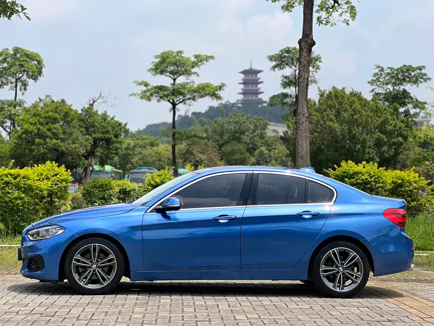 BMW 1 Series 2018 118i Sport Edition фото 4