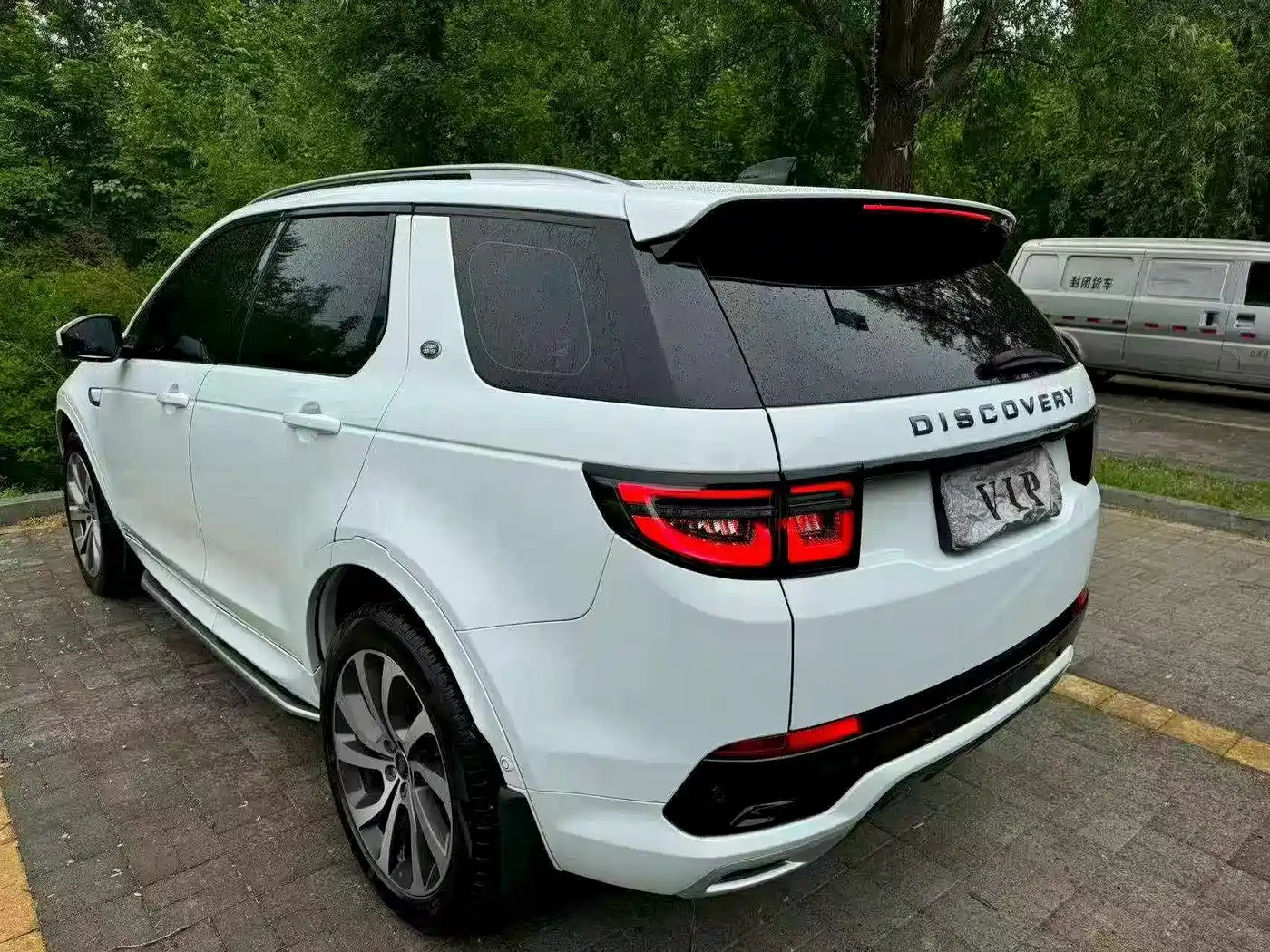 Land Rover Discovery Sport 2023 249PS R-Dynamic S Performance Version фото 7