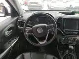 Фото 11 - Jeep Cherokee