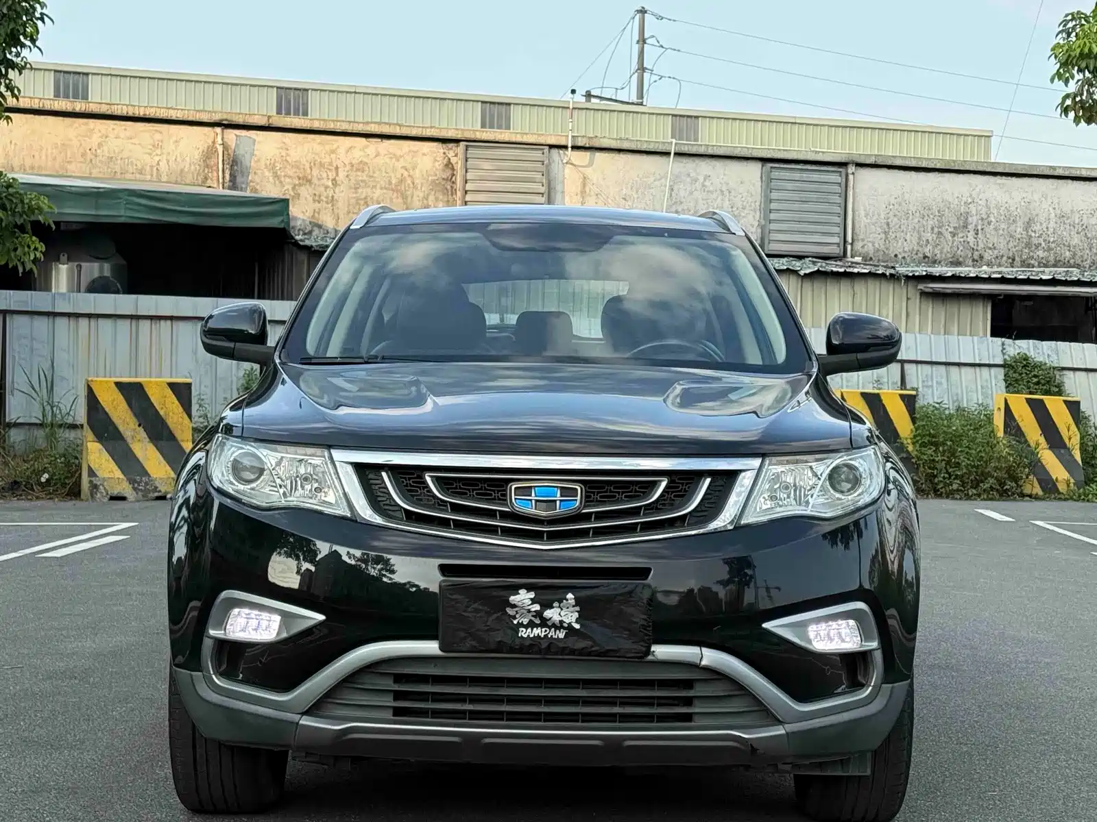 Фото 2 - Geely Atlas
