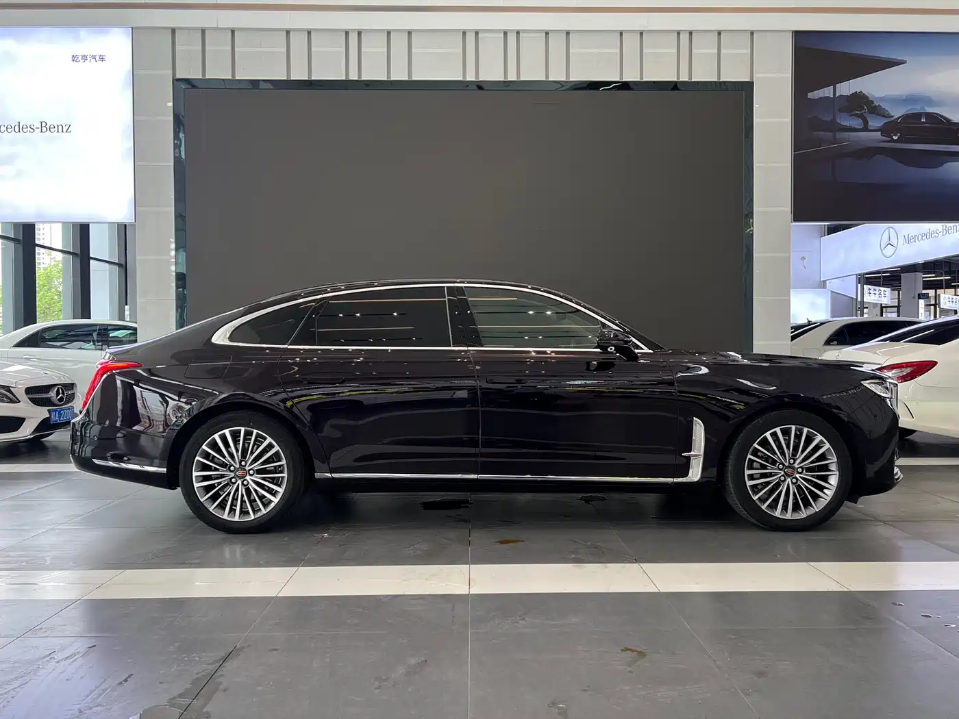 Hongqi H9 2020 2.0T Smart Connection Qi Chang Edition фото 6