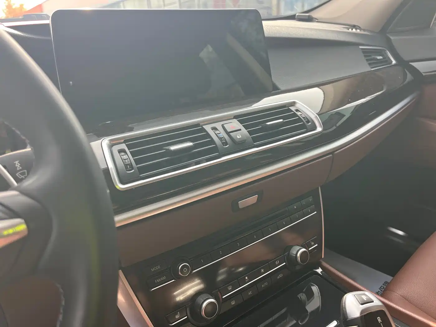 BMW 5 Series GT 2014 528i Leading фото 10